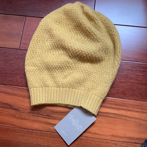 Ladies winter hat bundle - Picture 6 of 7